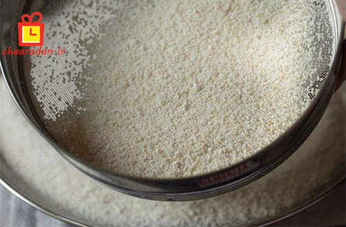 الک کردن آرد برای تهیه آرد برنج خانگی