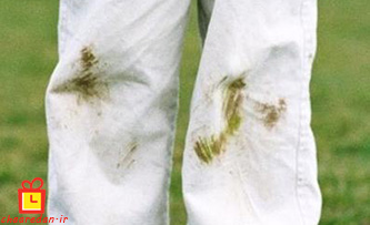 روش پاک کردن و رفع لکه سبز چمن روی لباس شلوار جین