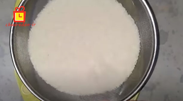 الک کردن برنج برای از بین بردن کرم برنج