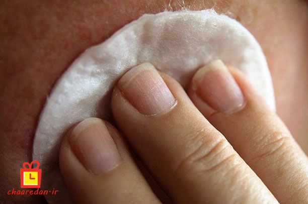 برای جلوگیری از جوش زدن صورت خود از پد و فرچه تمیز استفاده کنید.