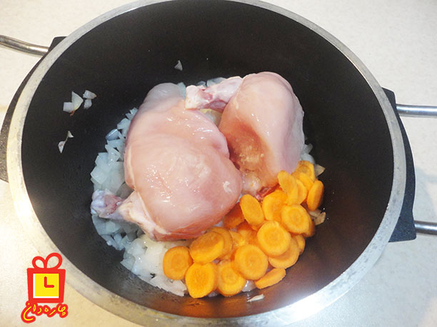 روش پخت مرغ زعفرانی در قابلمه