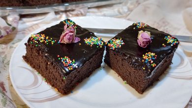 طرز تهیه کیک شکلاتی با سس شکلات براق خانگی خیلی خوشمزه و مجلسی با فیلم
